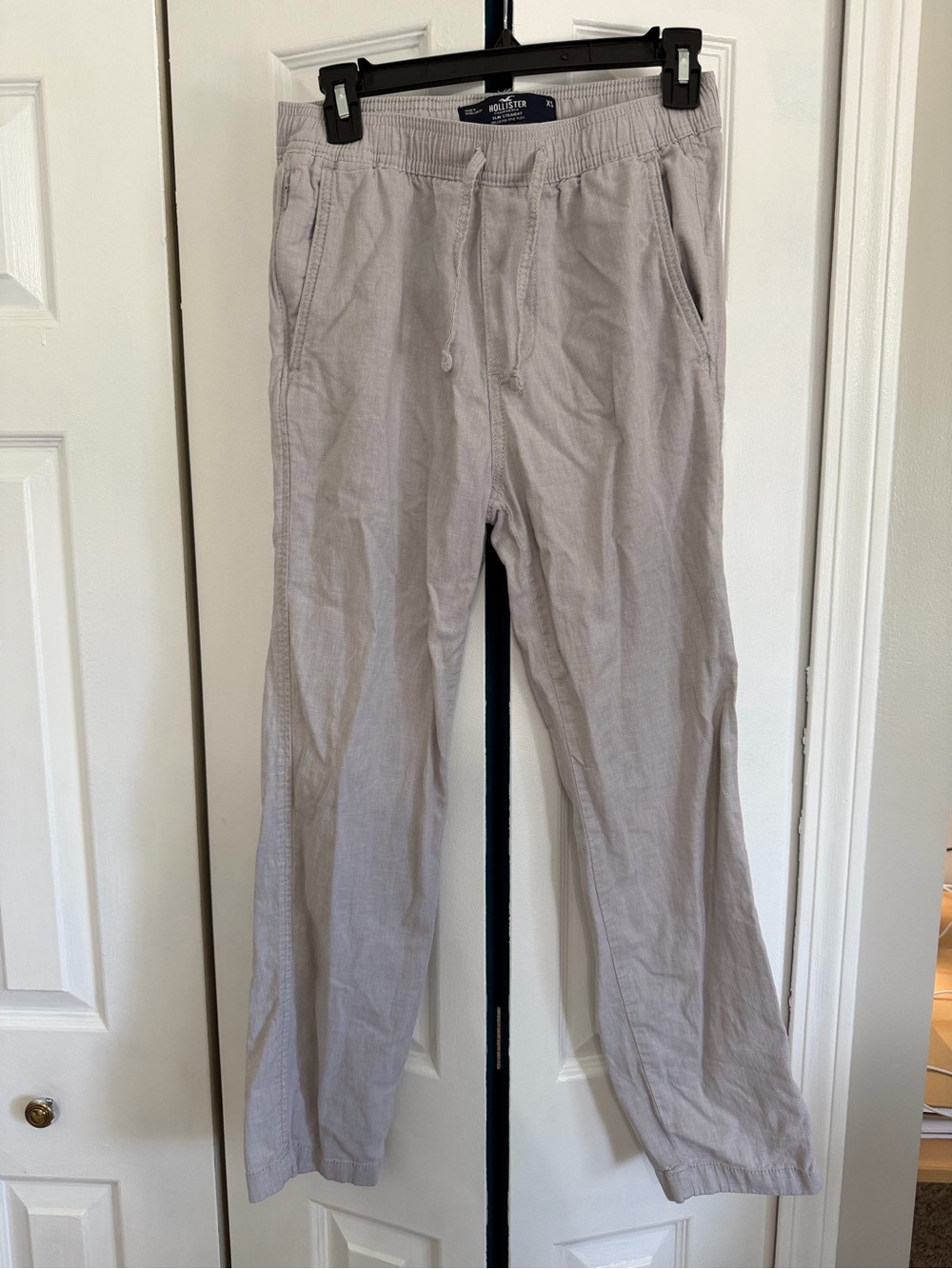 Hollister Men’s Light Gray Drawstring Casual Pants (Size Xsmall)